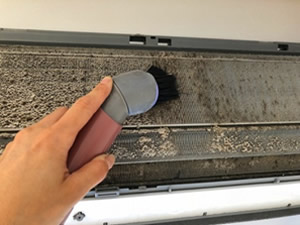 ダイキン製お掃除機能付きエアコンのクリーニング施工例